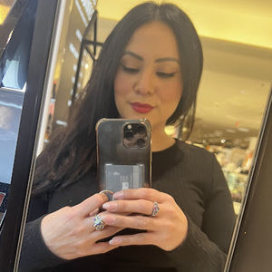 Meet your Posher, Claudia